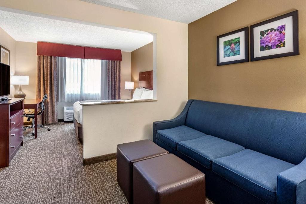 Queen Suite room - Image 1