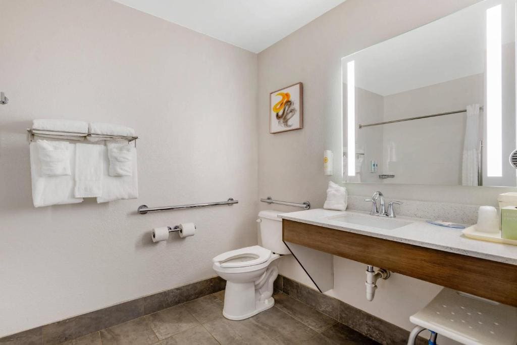 King Room - Disability Access/Non-Smoking room - Image 2