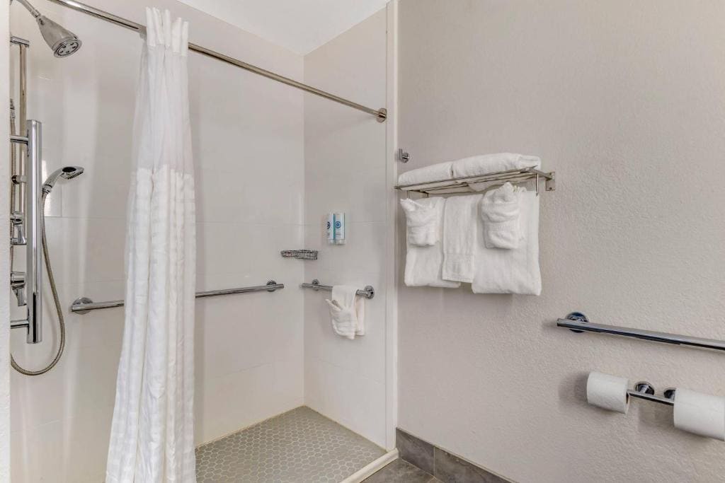 King Room - Disability Access/Non-Smoking room - Image 3