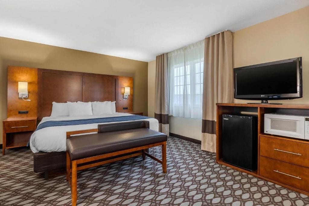King Suite with Sofa Bed - Non Smoking room - Image 1