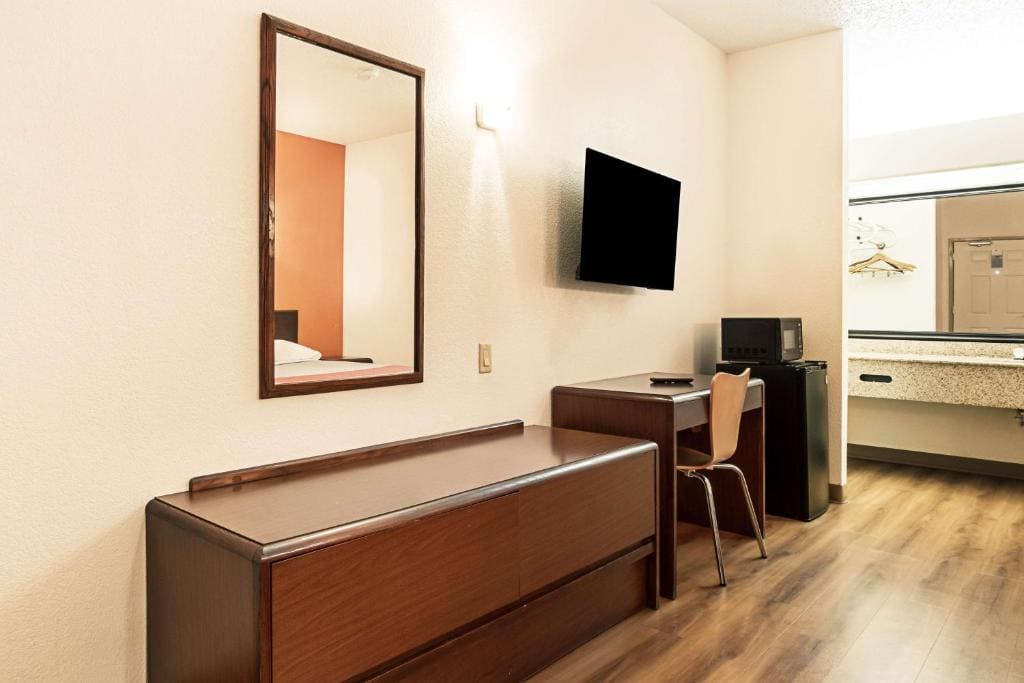 King Room - Smoking room - Image 3