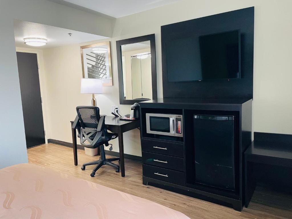 King Room - Non-Smoking room - Image 2