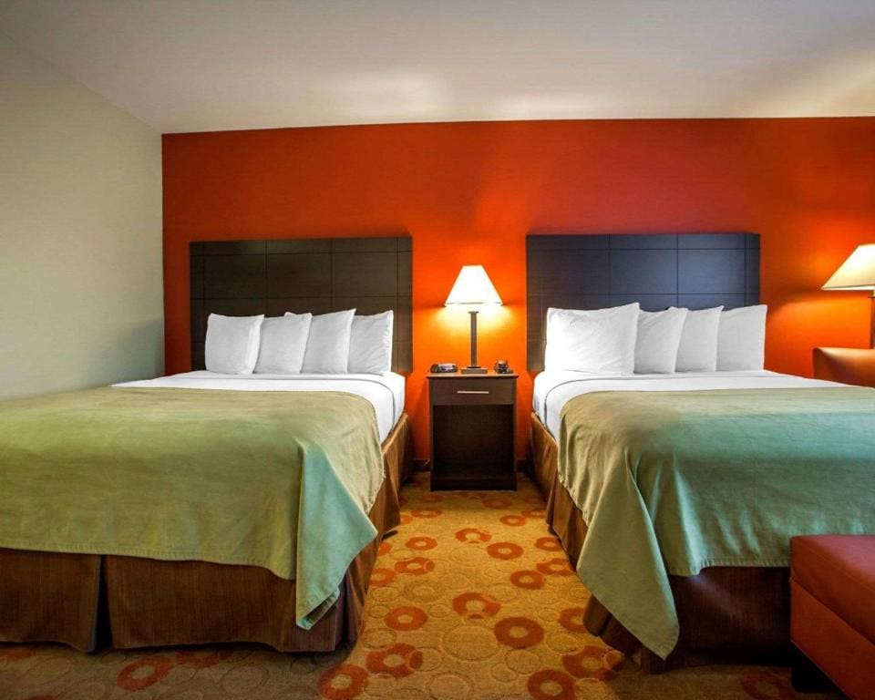 Queen Suite - Non-Smoking room - Image 2