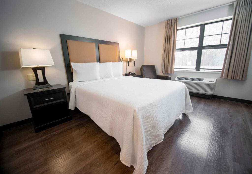 Studio with 1 King Bed - Non-Smoking room - Image 1