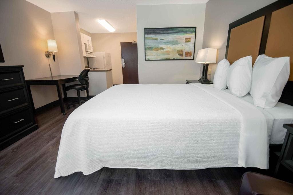 Studio with 1 King Bed - Non-Smoking room - Image 3