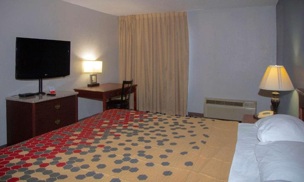 Standard King Room - Smoking room - Image 3