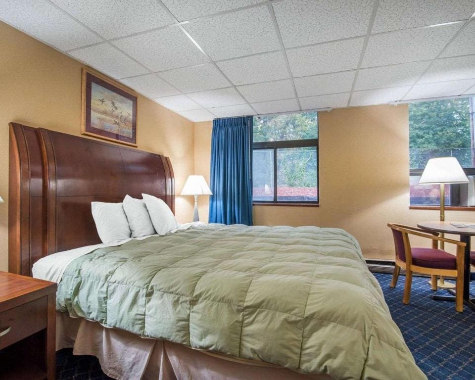 King Room - Non-Smoking room - Image 2
