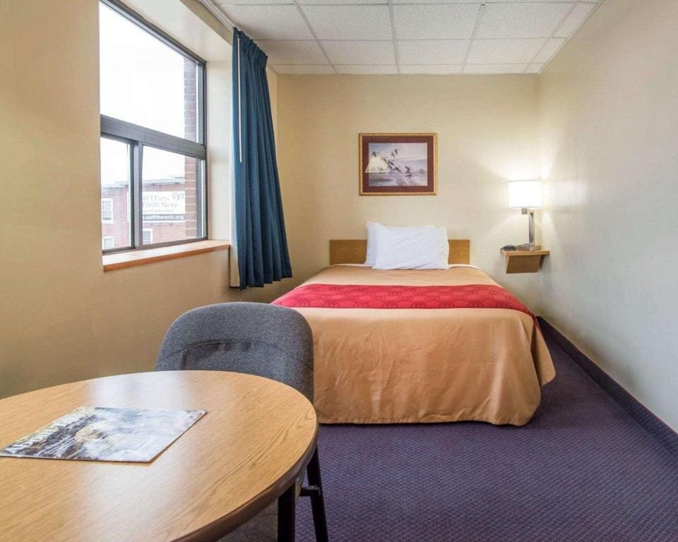 Queen Room - Disability Access - Non-Smoking room - Image 1