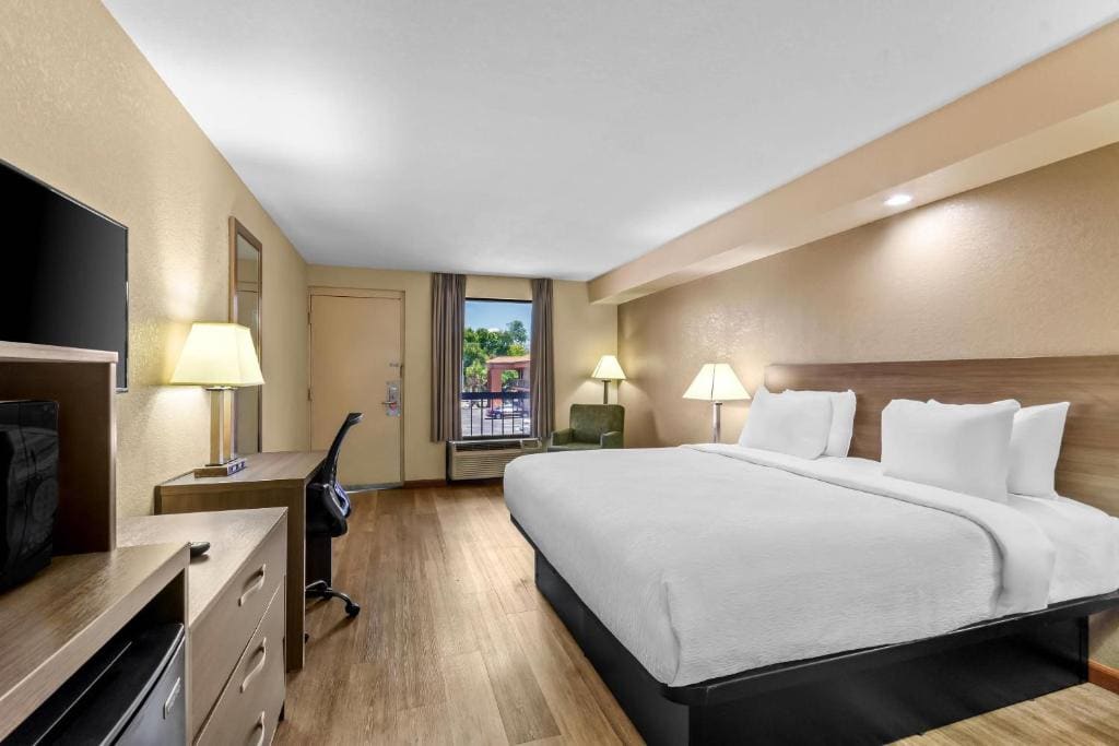 King Room - Non-Smoking room - Image 3