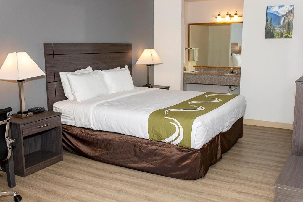 Standard King Room - Non-Smoking room - Image 3