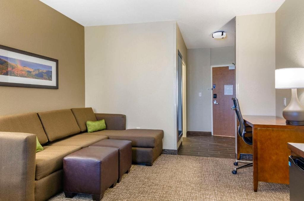 Suite with King Bed room - Image 3