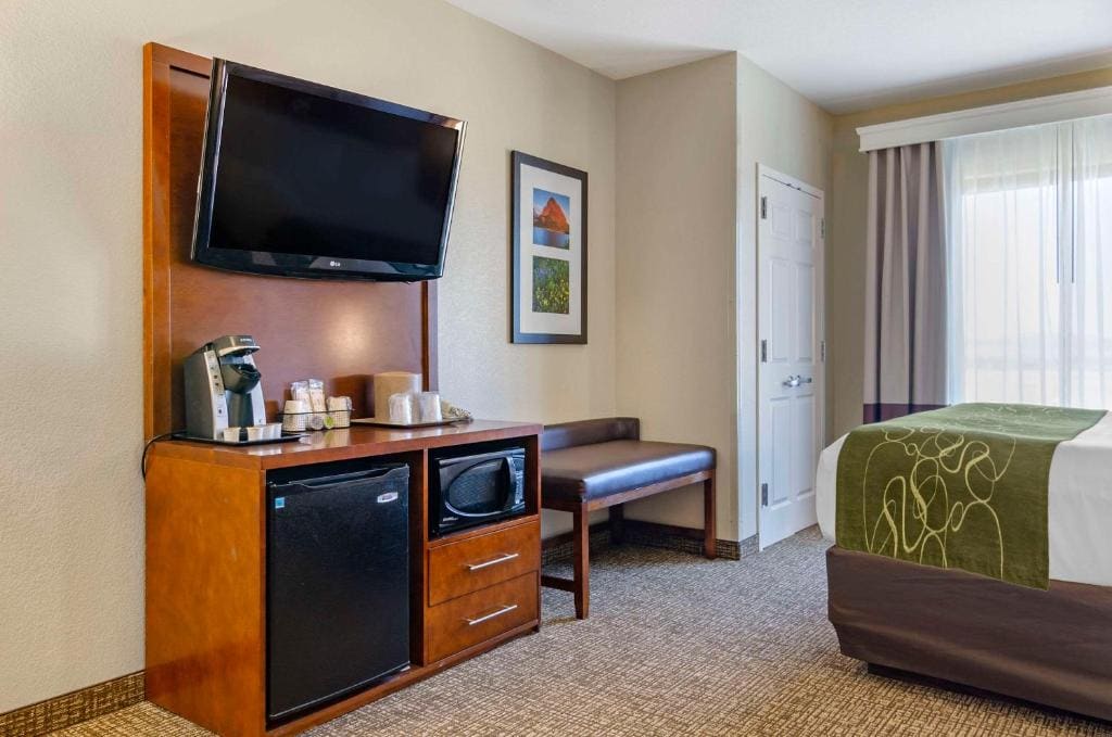 Suite with King Bed room - Image 2