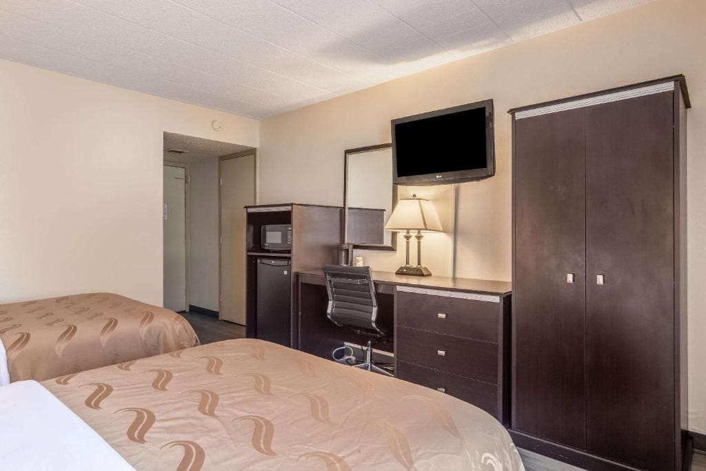 Deluxe Double Room with Two Double Beds - Non-Smoking room - Image 2
