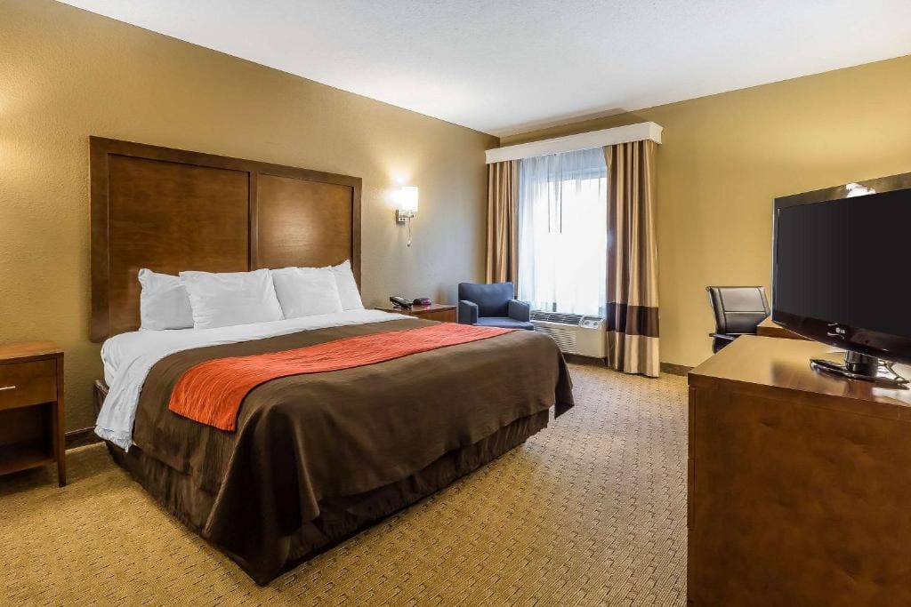 King Suite - Non-Smoking room - Image 1