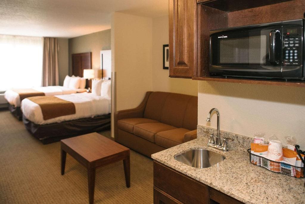 Queen Suite with Two Queen Beds - Non-Smoking room - Image 1