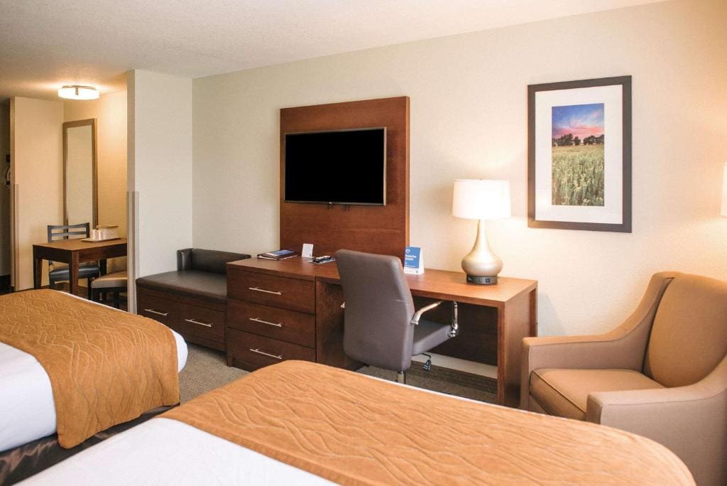Queen Suite with Two Queen Beds - Non-Smoking room - Image 3