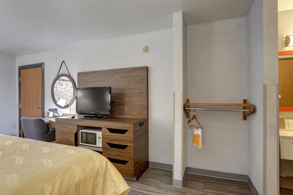 King Room - Non-Smoking room - Image 3