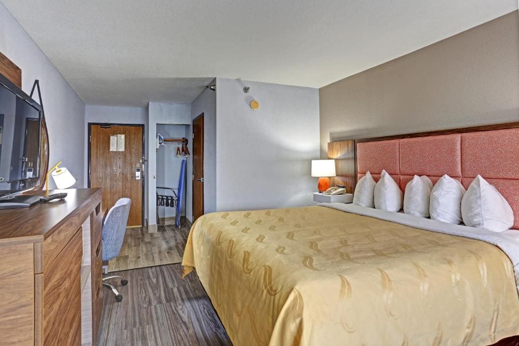 King Room - Accessible/Non-Smoking room - Image 1