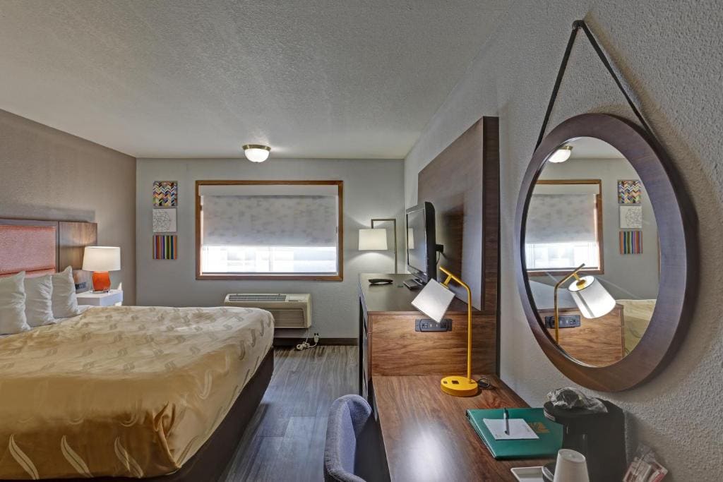 King Room - Non-Smoking room - Image 1