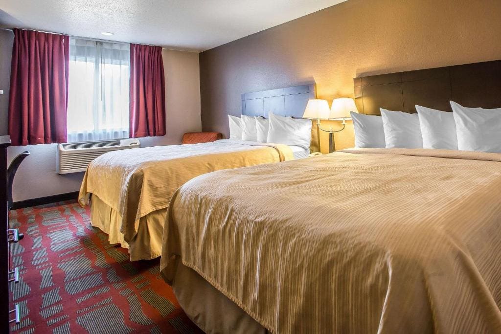 Queen Room with Two Queen Beds - Non-Smoking room - Image 1
