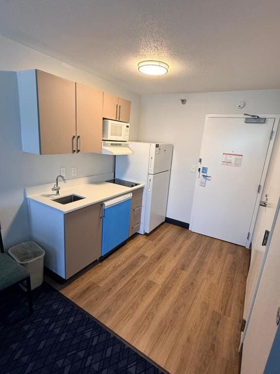 King Room - Non Smoking/Interior Corridor/Pet Friendly room - Image 1
