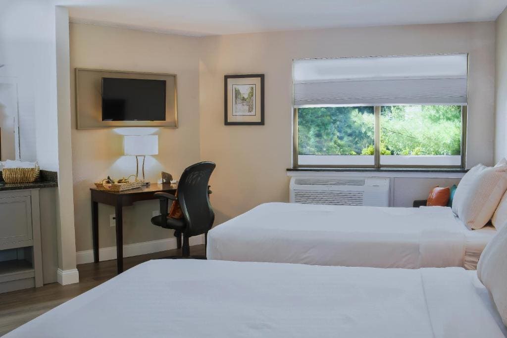 Double Room with Two Double Beds - Non-Smoking room - Image 2