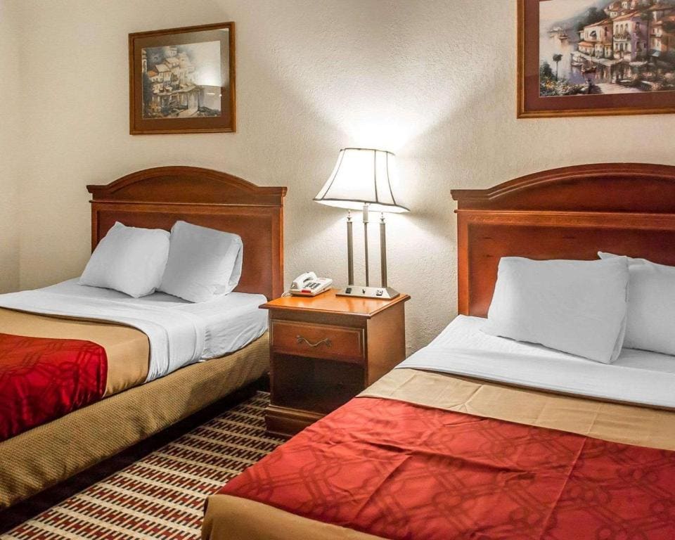 Double Room with Two Double Beds - Smoking room - Image 3