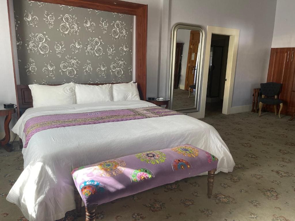 Deluxe King Room room - Image 3
