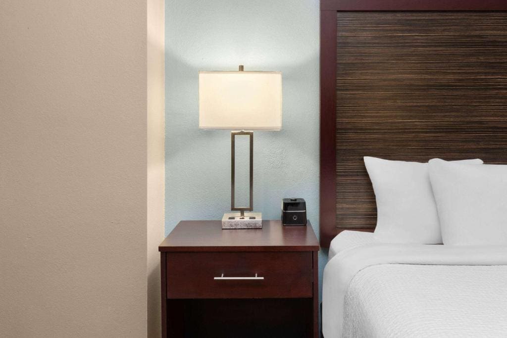 King Room - Non-Smoking room - Image 1