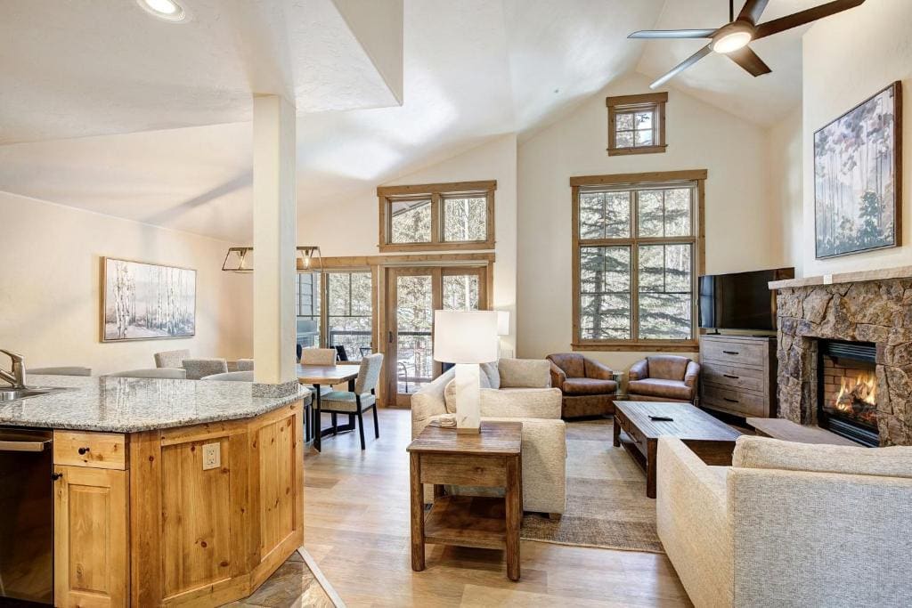 Deluxe Two-Bedroom Townhome room - Image 3