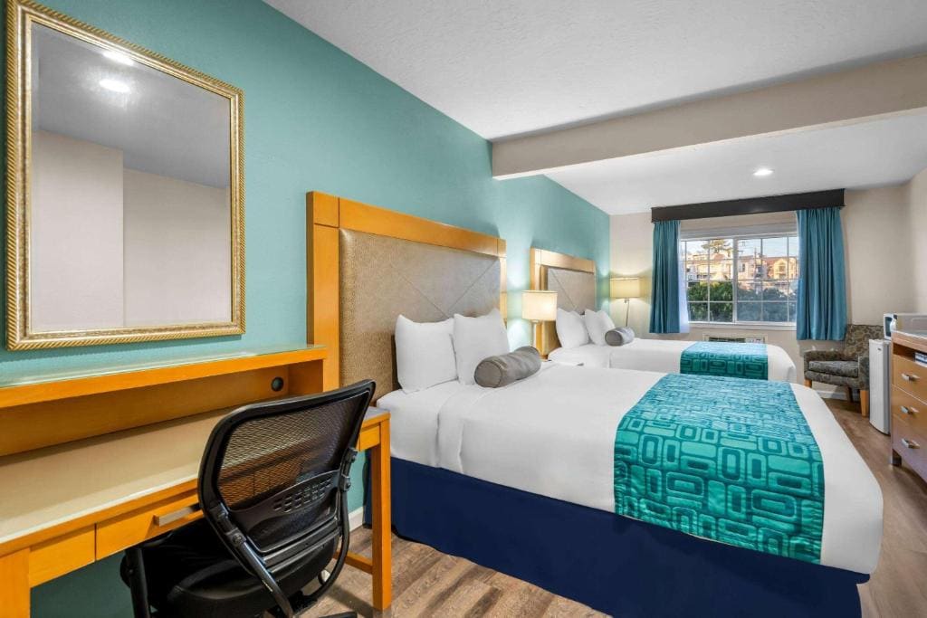 Suite with Two Queen Beds - Non-Smoking room - Image 1