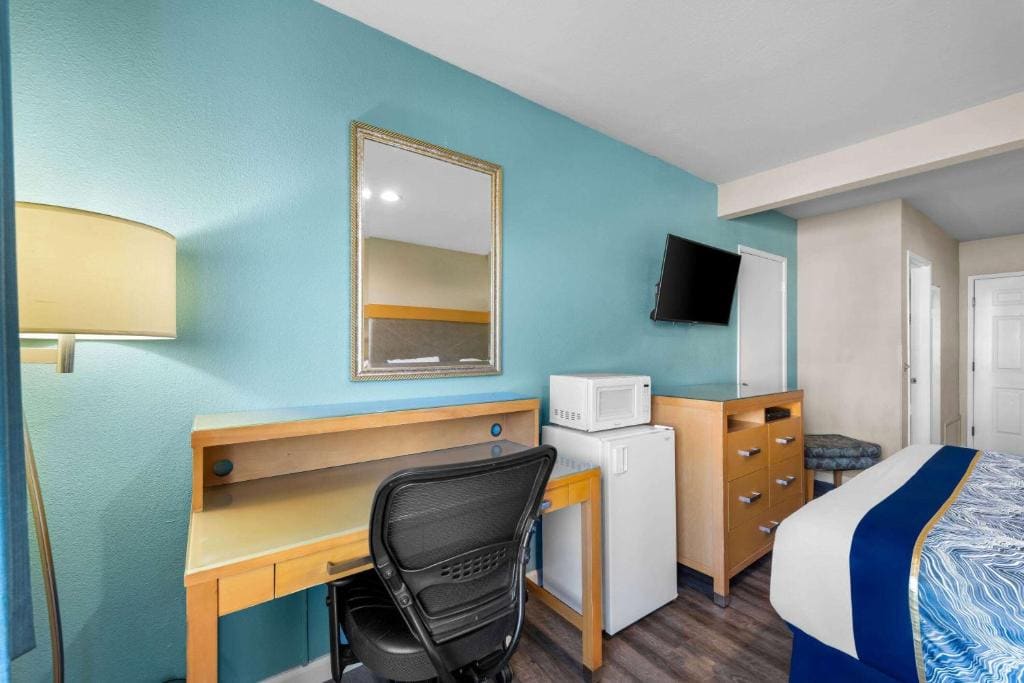 King Studio Suite - Non-Smoking room - Image 2