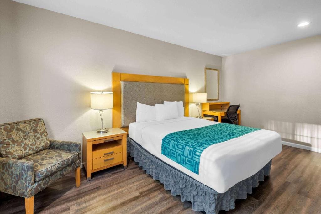 Queen Room - Non-Smoking room - Image 1