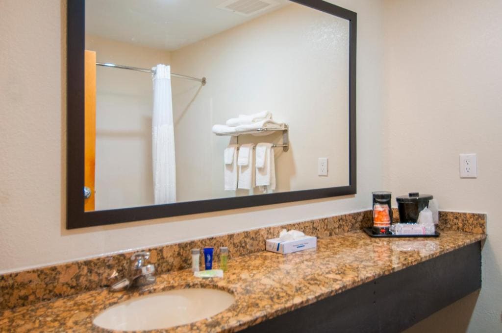 King Room - Disability Access/Non Smoking room - Image 3