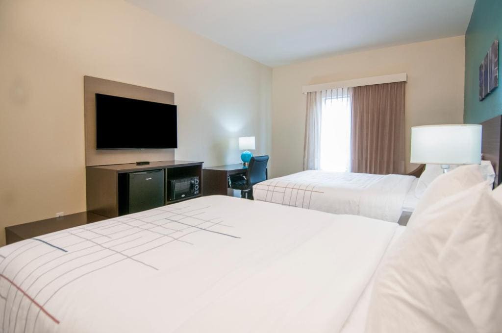 Quadruple Room with Two Queen Beds - Non Smoking room - Image 1
