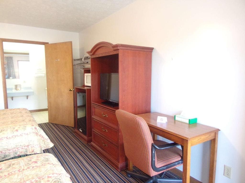 Double Room with Two Double Beds room - Image 3
