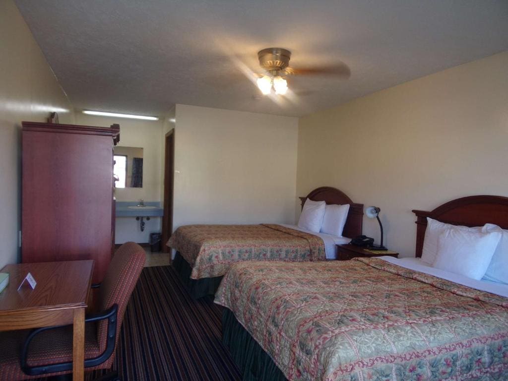 Double Room with Two Double Beds room - Image 2