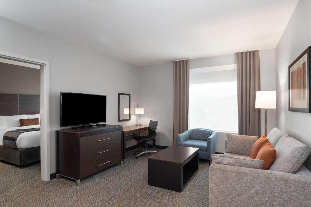 One-Bedroom King Suite - Non-Smoking room - Image 2