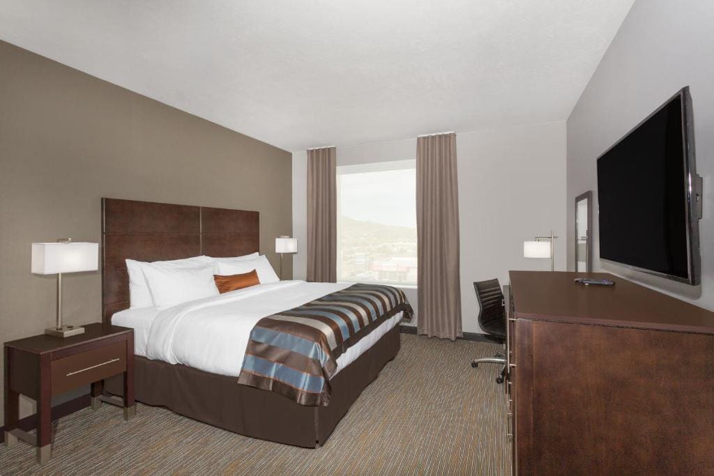 Deluxe King Room - Disability Access/Non-Smoking room - Image 1