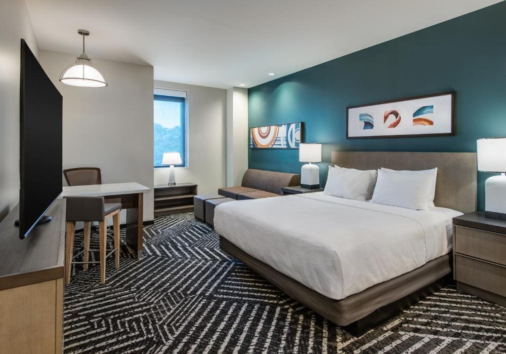 King Studio Suite with Sofa Bed room - Image 1