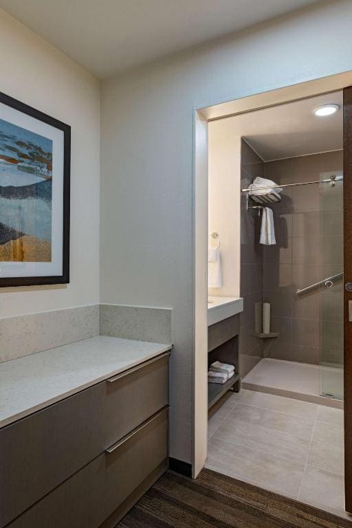 King Studio Suite with Kitchen and Sofa Bed room - Image 2