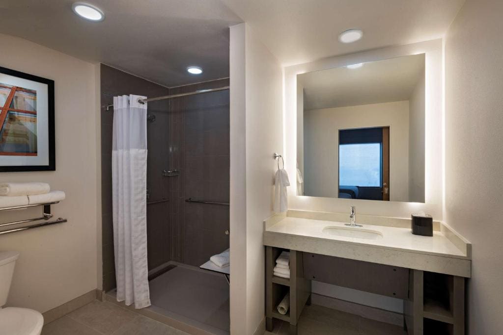 One-Bedroom Suite with Two Queen Beds, Kitchen and Accessible Tub room - Image 1