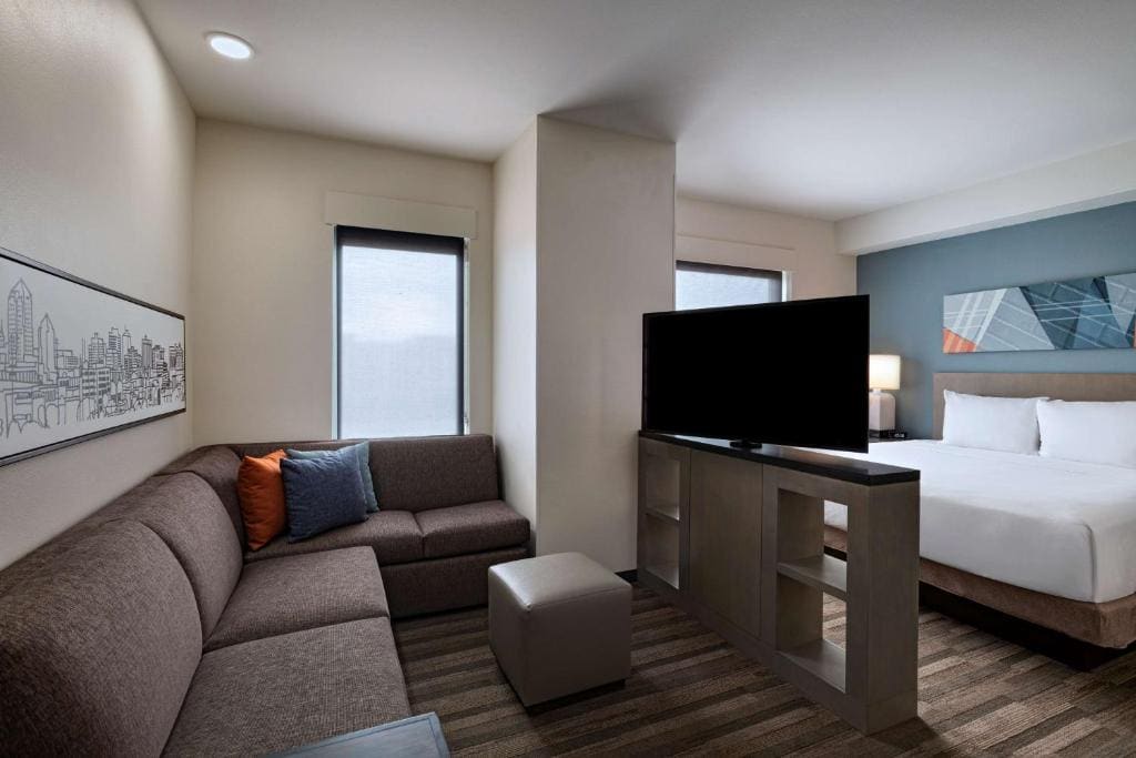 King Studio Suite with Kitchen and Sofa Bed room - Image 1