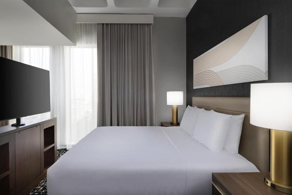 Studio Kitchen Suite | King Bed (Plus Sofa Bed) room - Image 1