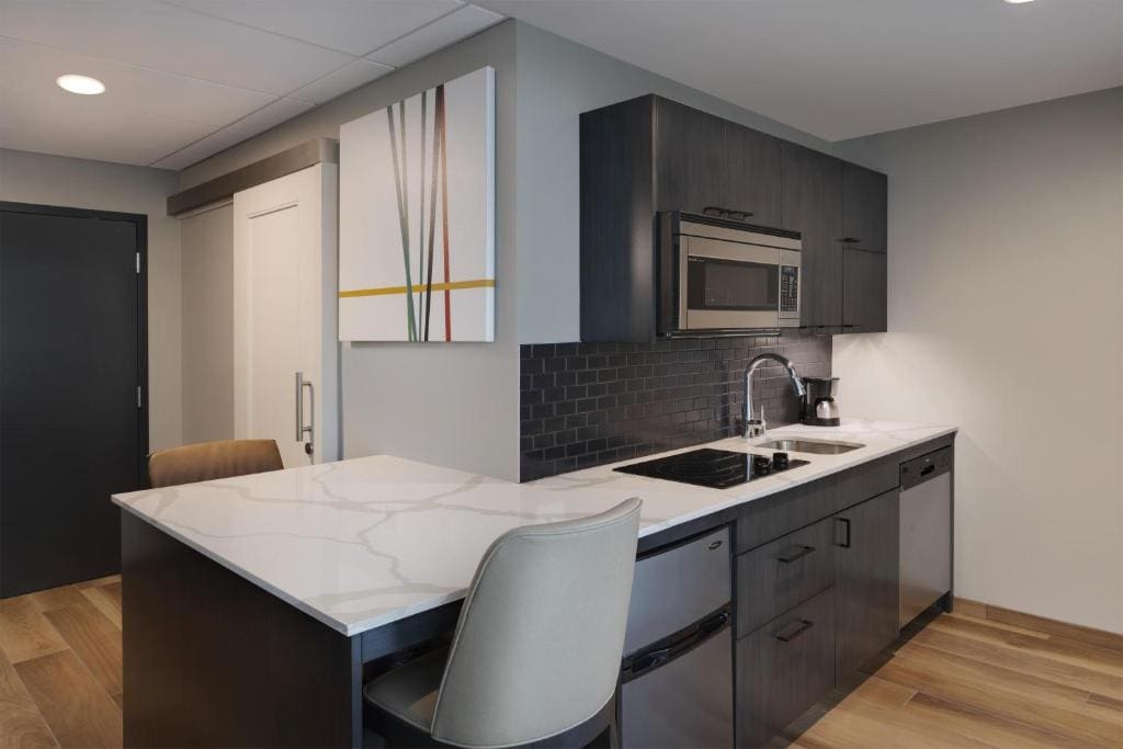 Studio Kitchen Suite | King Bed (Plus Sofa Bed) room - Image 2