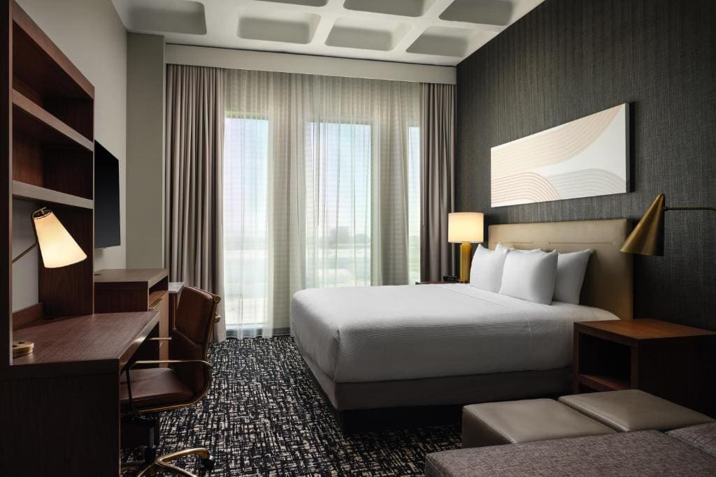 Accessible Den Guestroom/Roll-In Shower | King Bed room - Image 1