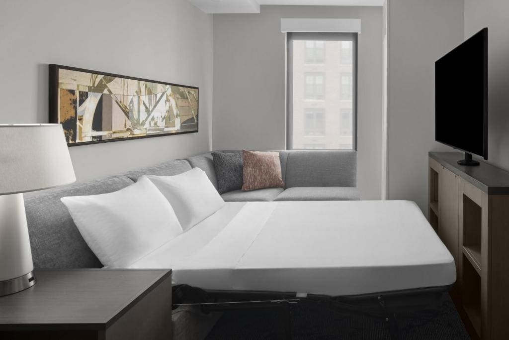 King Studio Suite with Sofa Bed room - Image 2