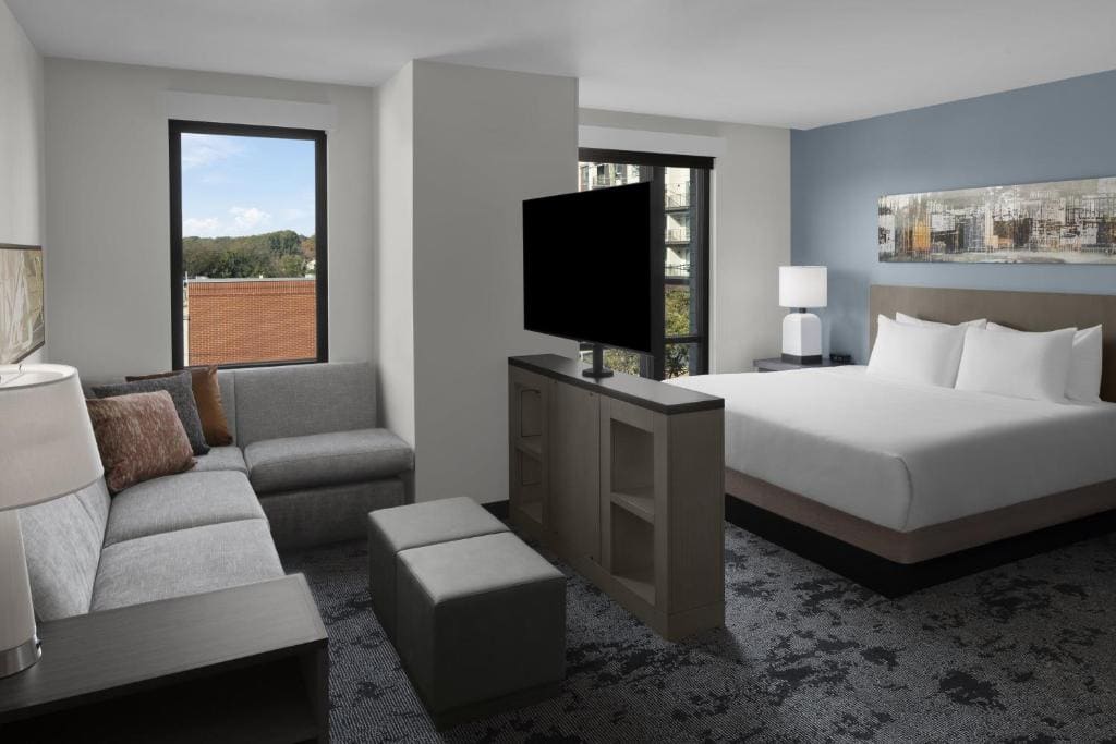 King Studio Suite with Sofa Bed room - Image 1