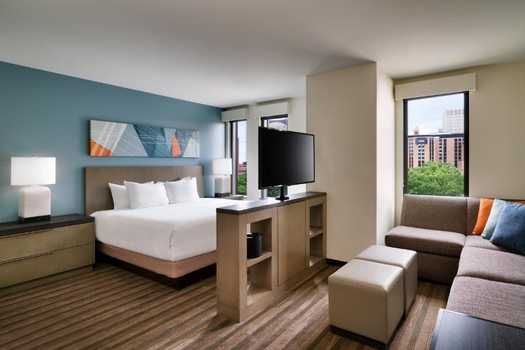 King Studio Suite with Kitchen and Sofa Bed room - Image 1