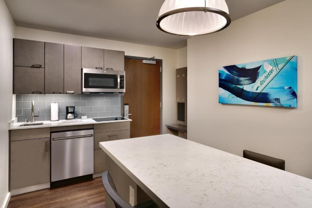 King Studio Suite with Kitchen, Tub and Sofa Bed - Disability Access room - Image 2